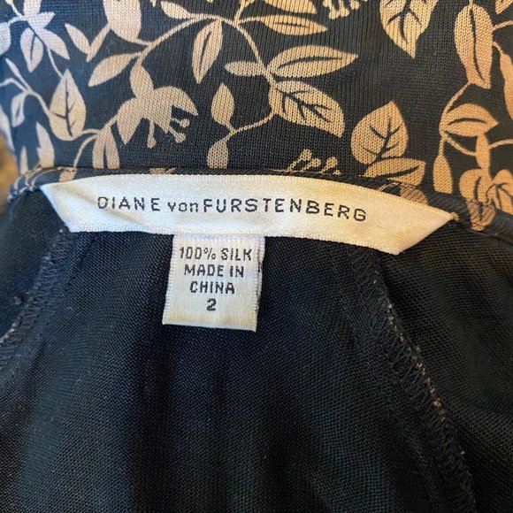 🔥SOLD🔥Diane Von Furstenberg Floral Silk Wrap Dress - Picture 6 of 8